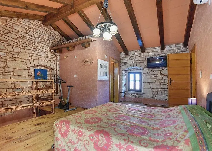 Donatella Villa *