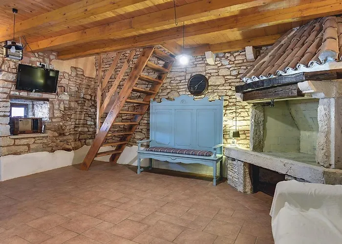 Donatella Villa