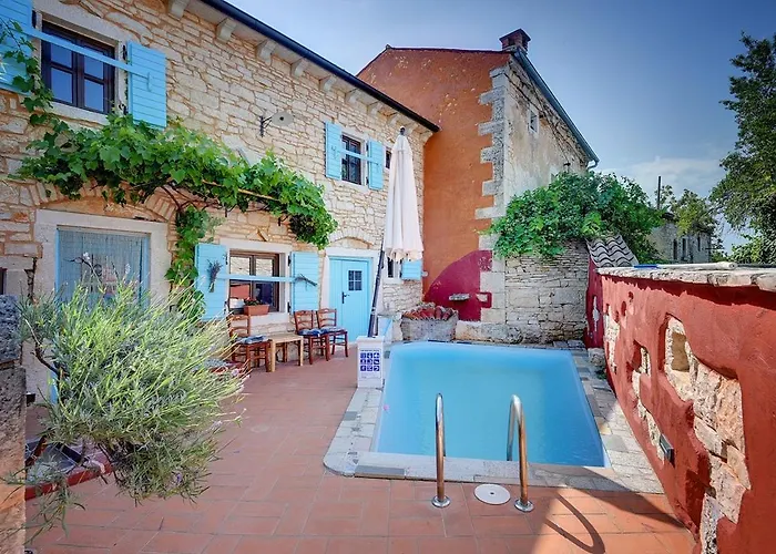 Donatella Villa